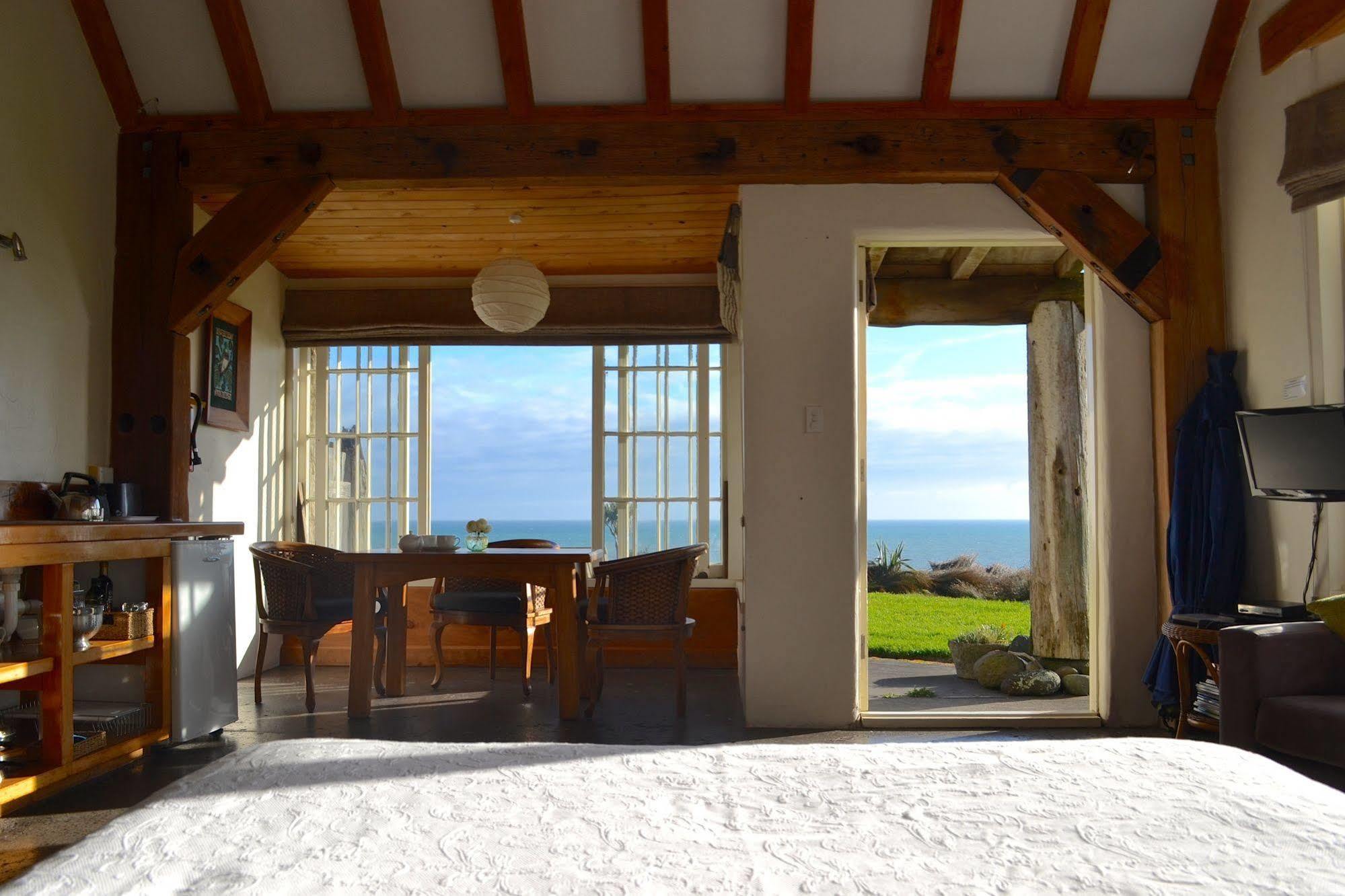 Ahu Ahu Beach Villas Oakura Экстерьер фото